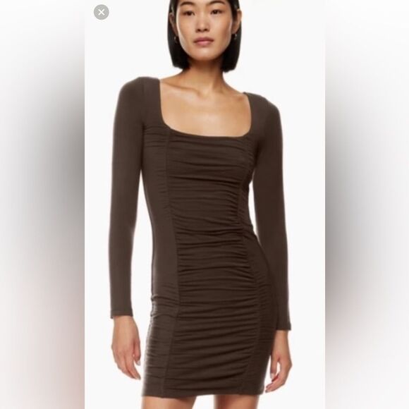 ARITZIA Wilfred Lydia Dress Size: S
Color called Rich Chestnut' - Picture 2 of 8